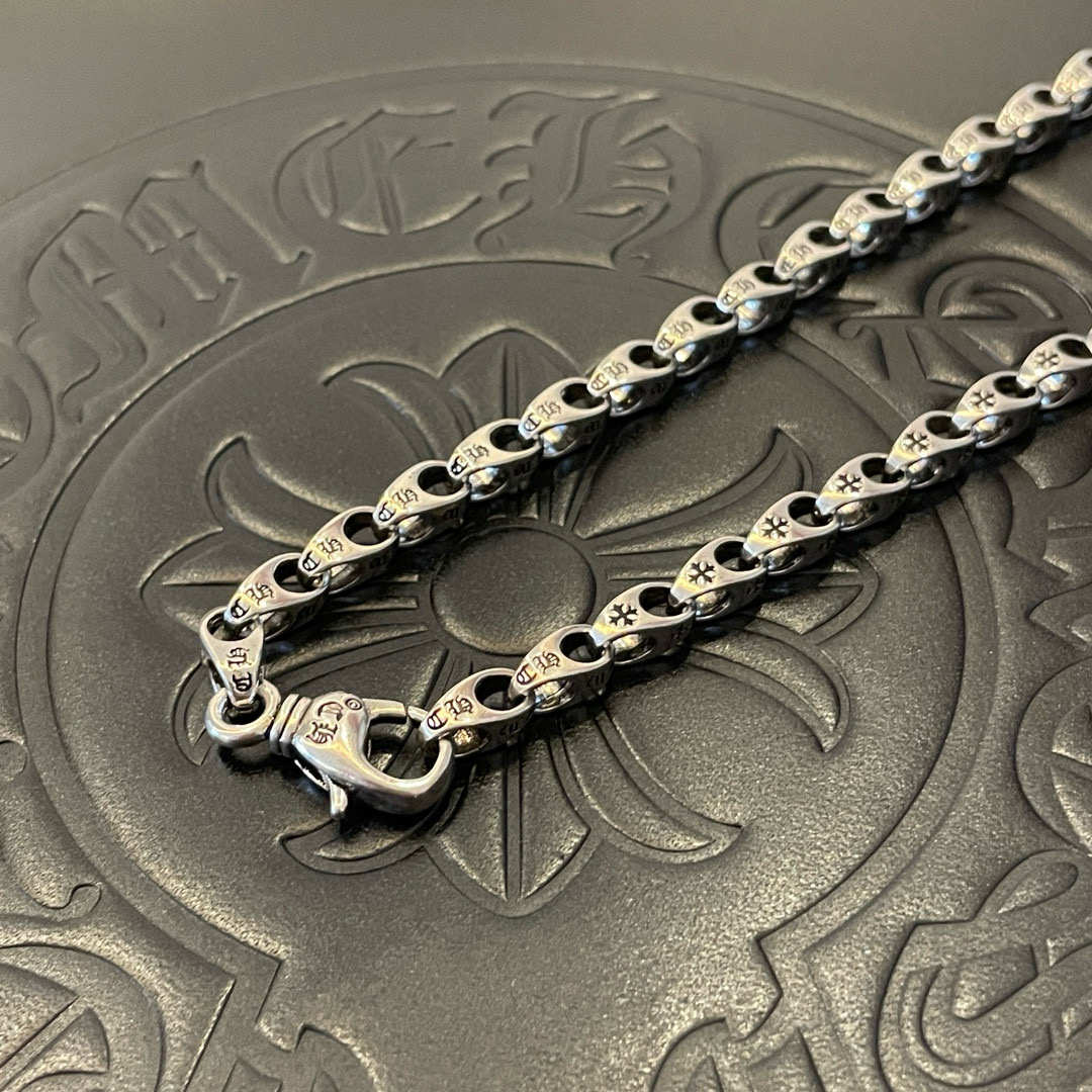  新款【专柜品质】Chrome Hearts克罗心 经典复古十字圈项链 徽章吊坠 凹凸造型不同的花纹设计