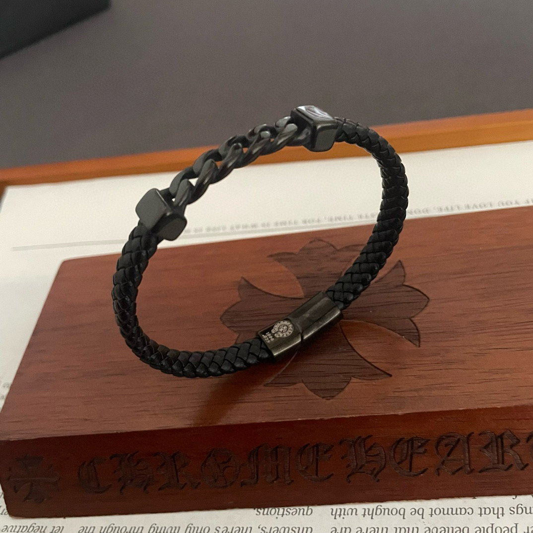  新款【专柜品质】Chrome Hearts克罗心 经典皮绳手镯 凹凸造型不同的花纹设计风格 呈现出与众