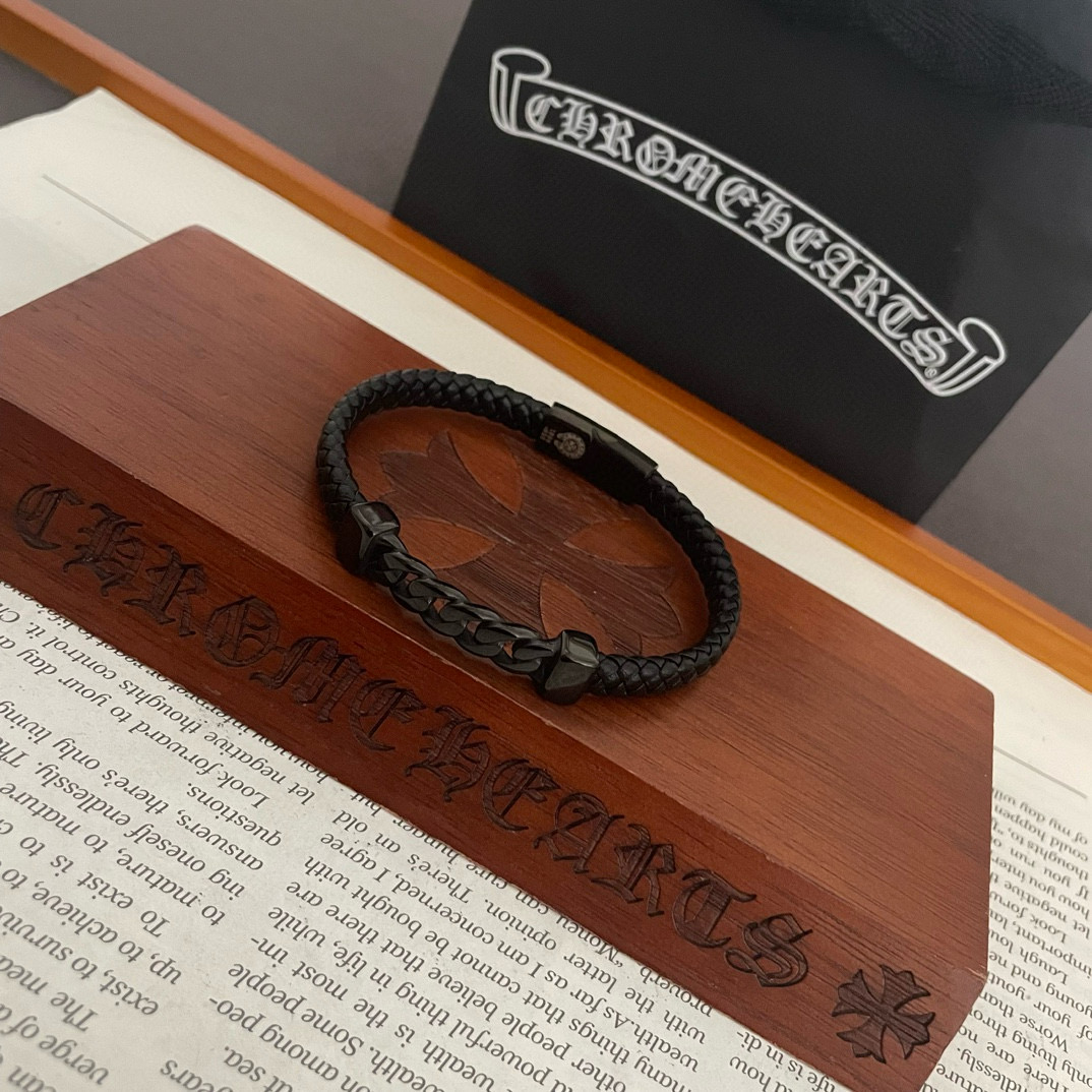  新款【专柜品质】Chrome Hearts克罗心 经典皮绳手镯 凹凸造型不同的花纹设计风格 呈现出与众