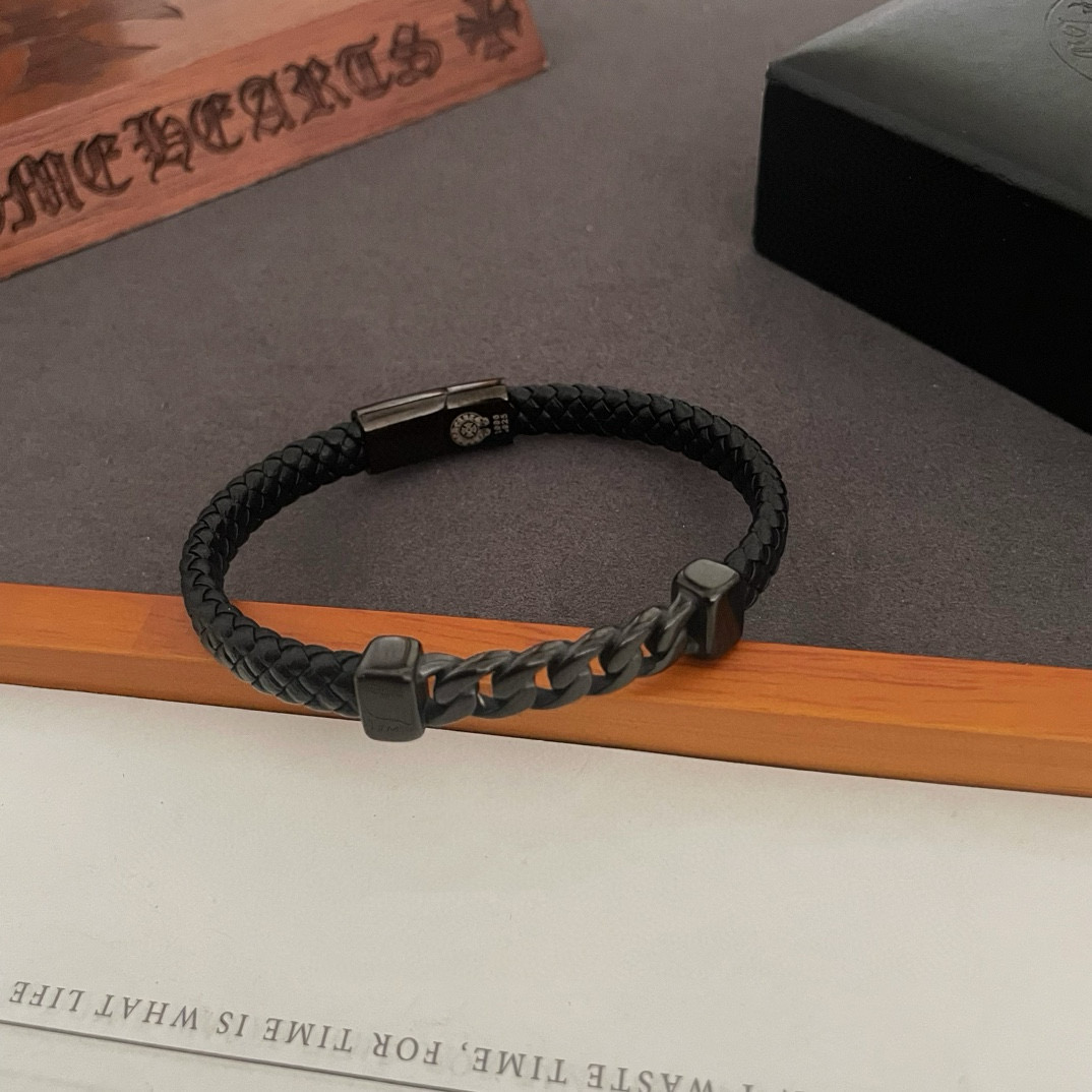  新款【专柜品质】Chrome Hearts克罗心 经典皮绳手镯 凹凸造型不同的花纹设计风格 呈现出与众