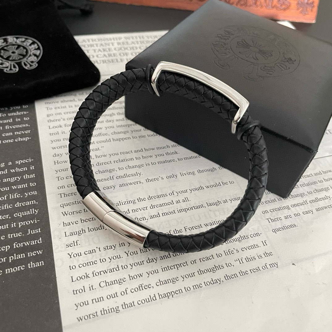 【专柜品质】Chrome Hearts克罗心 经典复古十字花皮绳手镯 凹凸造型不同的花纹设计风格 呈现出