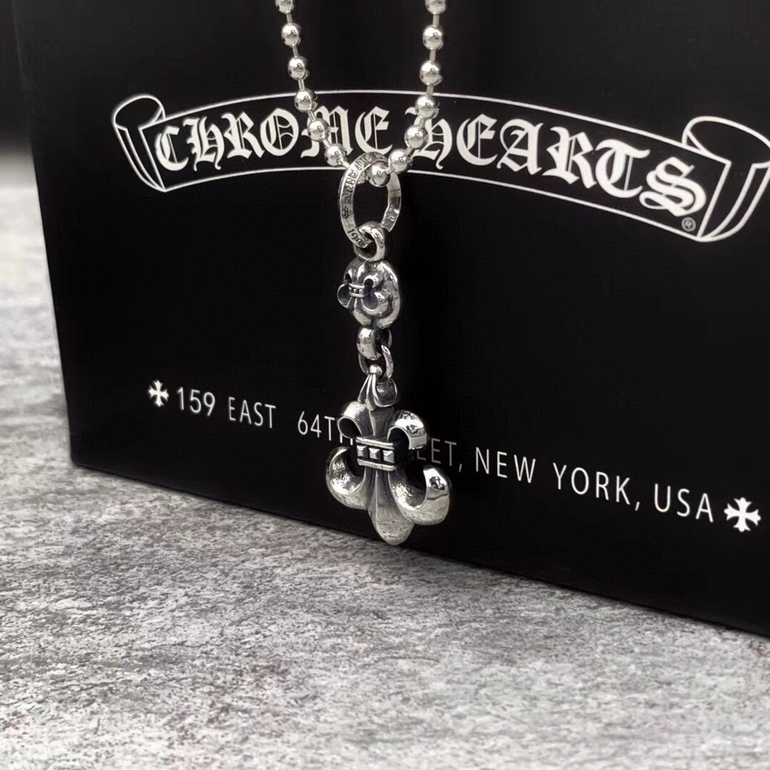  新款【专柜品质】Chrome Hearts克罗心 经典复古童军花吊坠 嘻哈复古圆珠项链 凹凸造型不同的