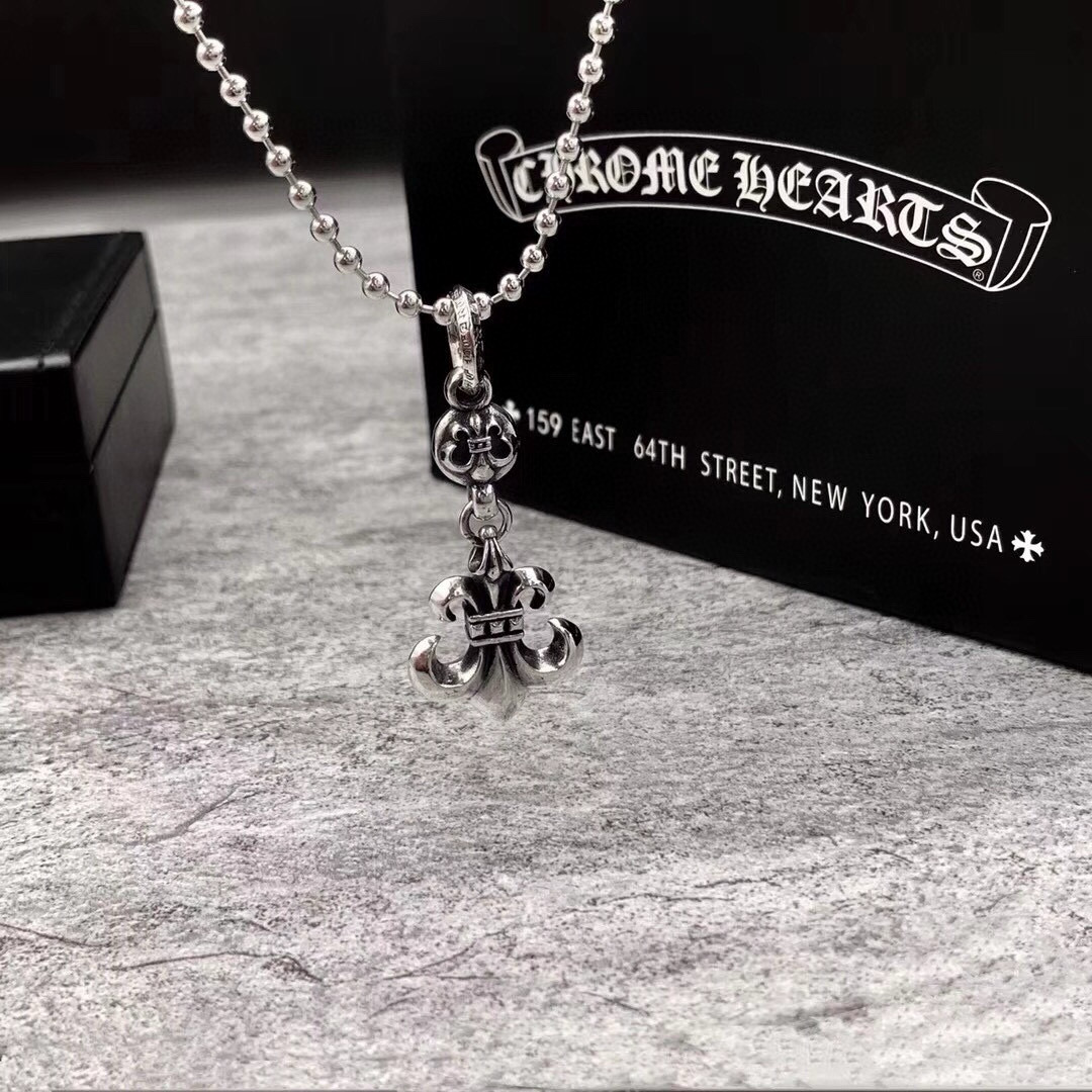  新款【专柜品质】Chrome Hearts克罗心 经典复古童军花吊坠 嘻哈复古圆珠项链 凹凸造型不同的