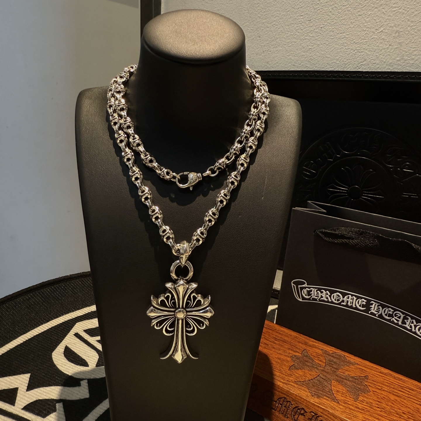  新款【专柜品质】Chrome Hearts克罗心十字花球项链 ，藤花十字架吊坠，凹凸造型不同的花纹设