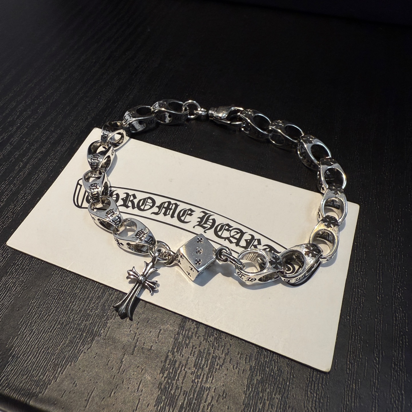 批  新款【专柜品质】Chrome Hearts克罗心 经典复古十字架骰子手链 凹凸造型不同的花纹设计风