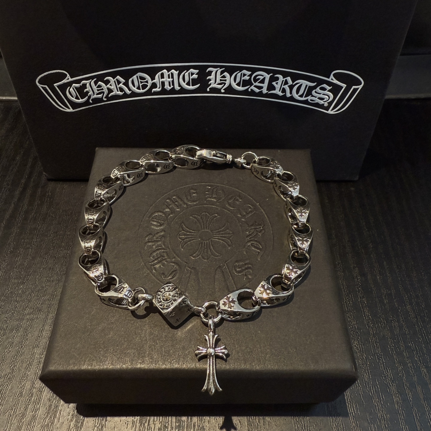 批  新款【专柜品质】Chrome Hearts克罗心 经典复古十字架骰子手链 凹凸造型不同的花纹设计风