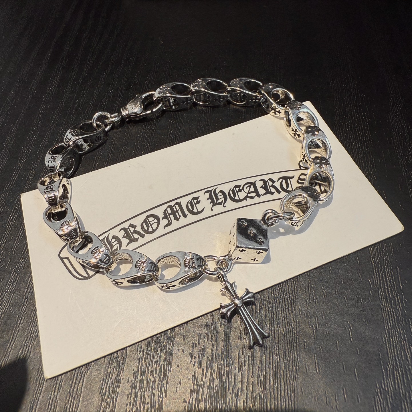 批  新款【专柜品质】Chrome Hearts克罗心 经典复古十字架骰子手链 凹凸造型不同的花纹设计风