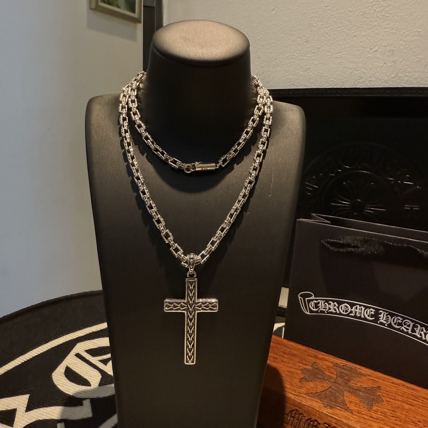  新款【专柜品质】Chrome Hearts克罗心十字架项链 ，十字架吊坠，凹凸造型不同的花纹设计风格 