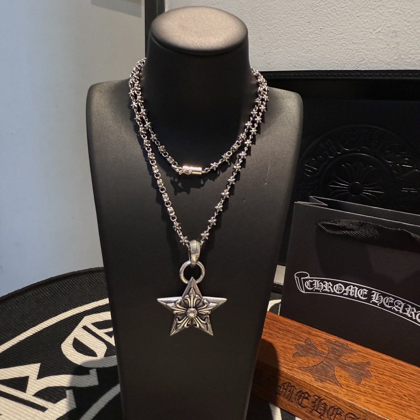  新款【专柜品质】Chrome Hearts克罗心五星花项链 ，五星花吊坠，凹凸造型不同的花纹设计风格 