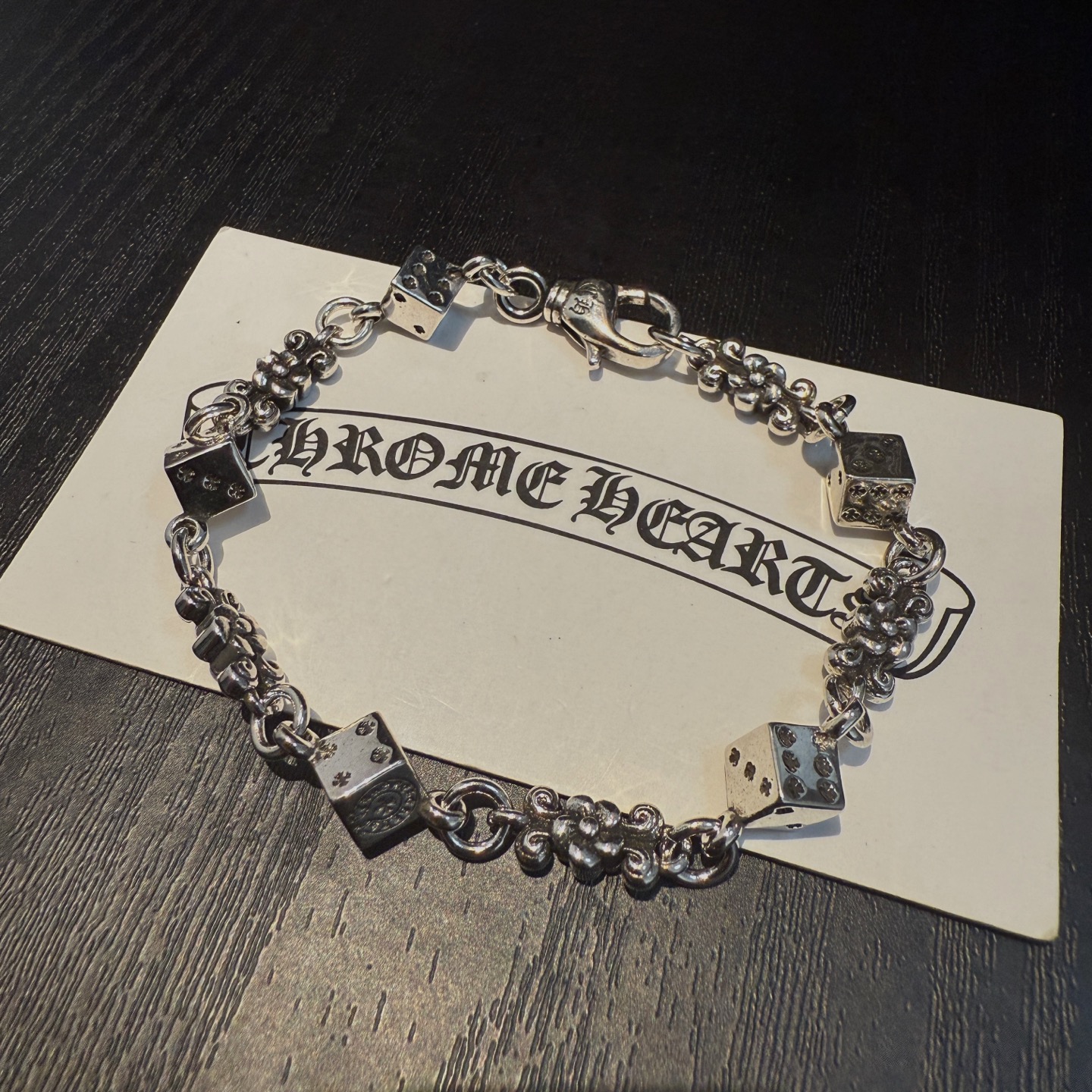 新款【专柜品质】Chrome Hearts克罗心经典复古骰子十字花手链 凹凸造型不同的花纹设计风格 呈现