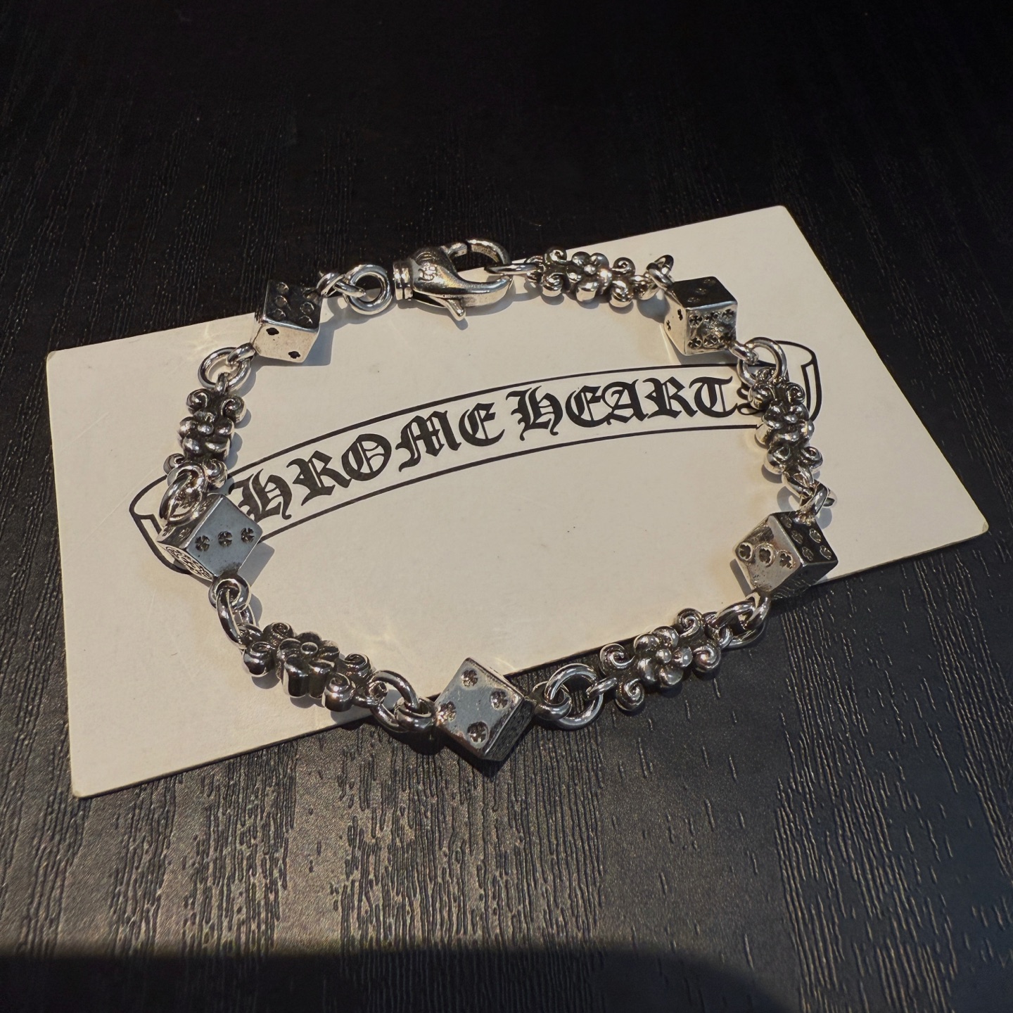 新款【专柜品质】Chrome Hearts克罗心经典复古骰子十字花手链 凹凸造型不同的花纹设计风格 呈现