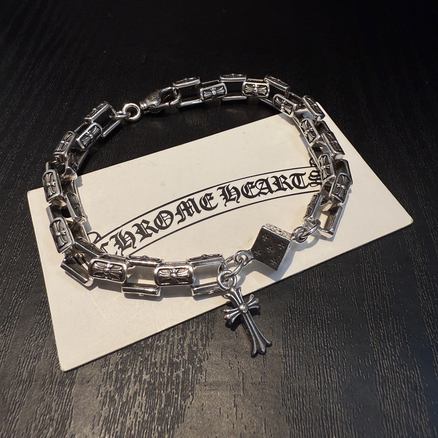   新款【专柜品质】Chrome Hearts克罗心 经典复古十字架骰子手链 凹凸造型不同的花纹设计风格