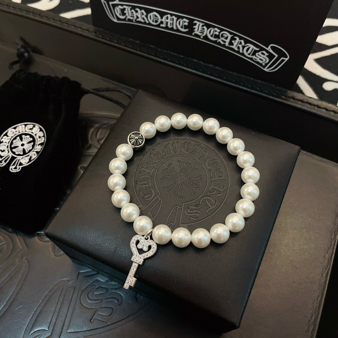 批 新款【专柜品质】Chrome Hearts克罗心珍珠手链  凹凸造型不同的花纹设计风格呈现出与众不同