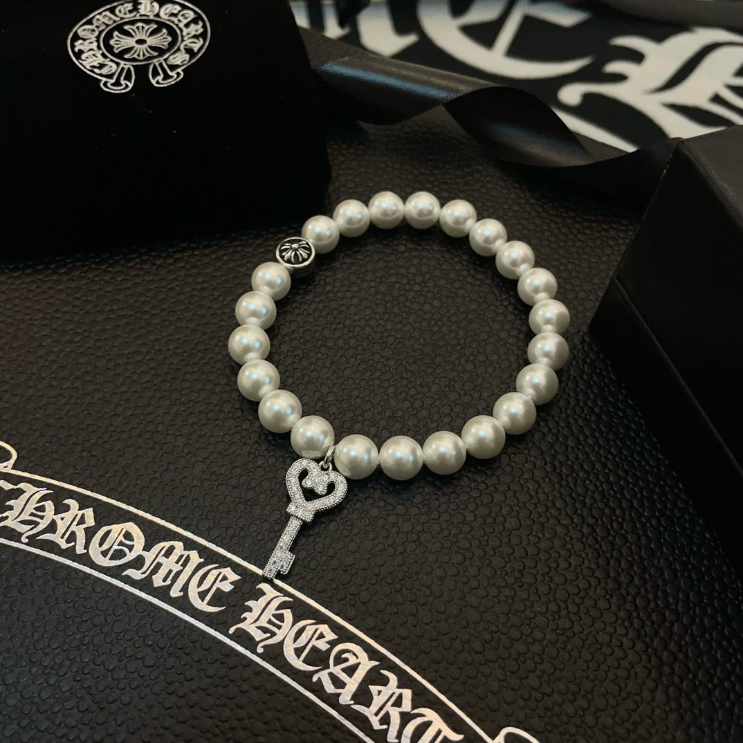 批 新款【专柜品质】Chrome Hearts克罗心珍珠手链  凹凸造型不同的花纹设计风格呈现出与众不同