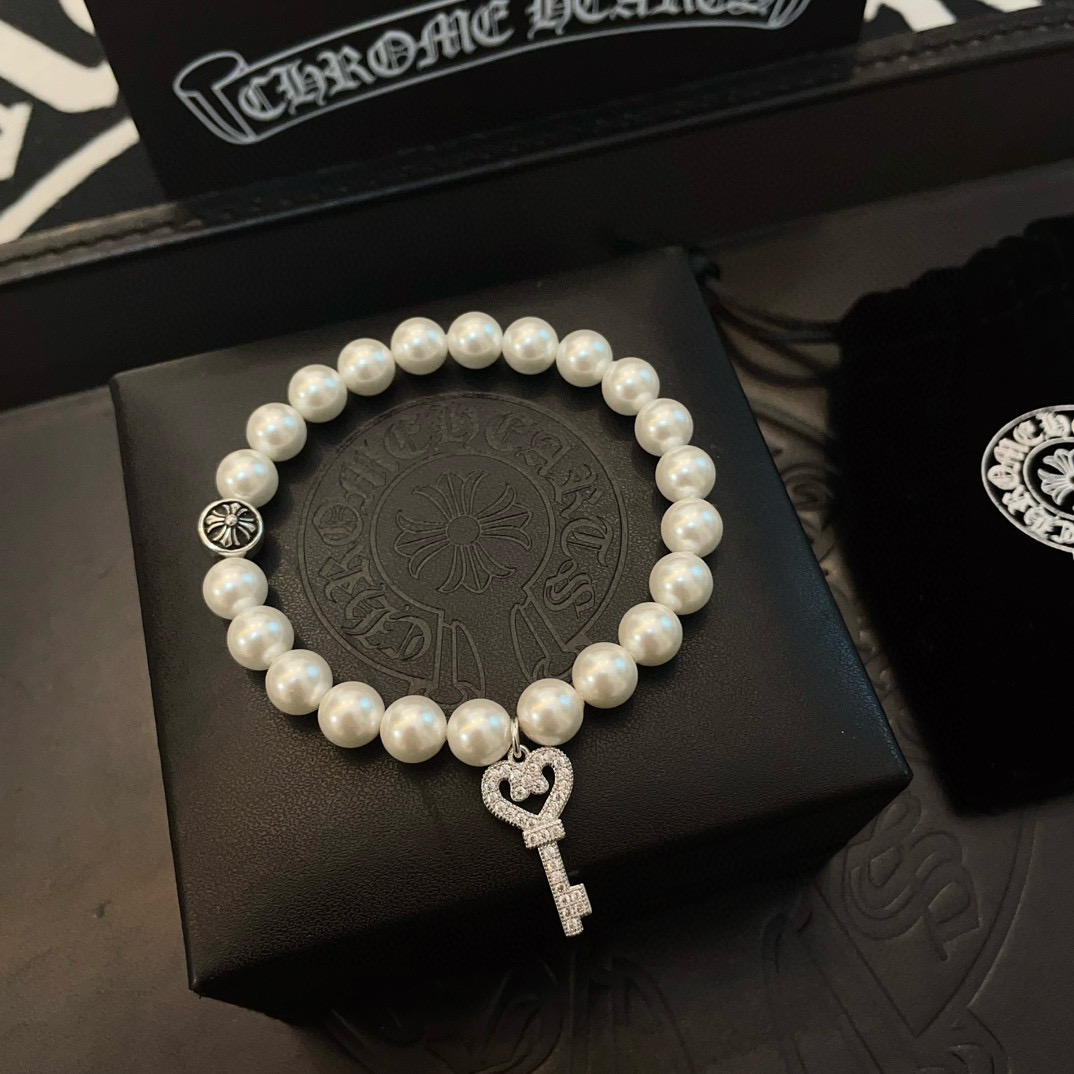 批 新款【专柜品质】Chrome Hearts克罗心珍珠手链  凹凸造型不同的花纹设计风格呈现出与众不同