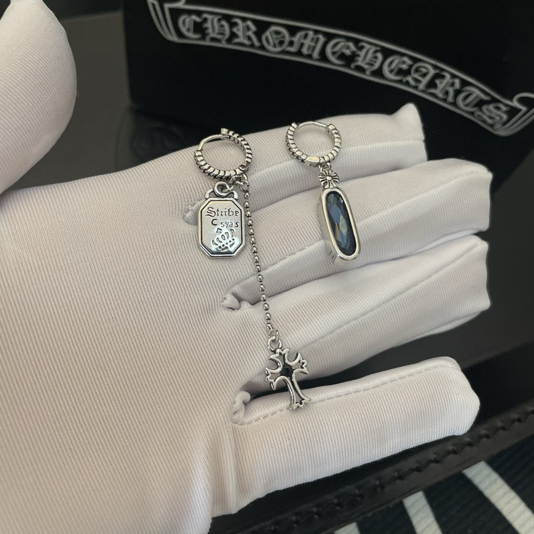  新款【专柜品质】Chrome Hearts克罗心 经典复古AB款十字架耳钉 凹凸造型不同的花纹设计风格