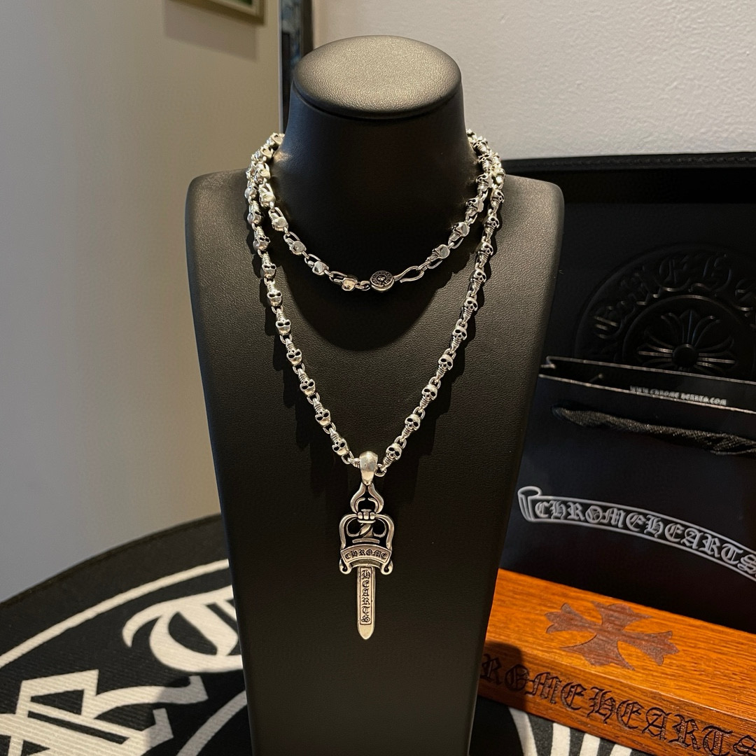     【专柜品质】Chrome Hearts克罗心骷髅头项链，宝剑吊坠 凹凸造型不同的花纹设计风格 呈