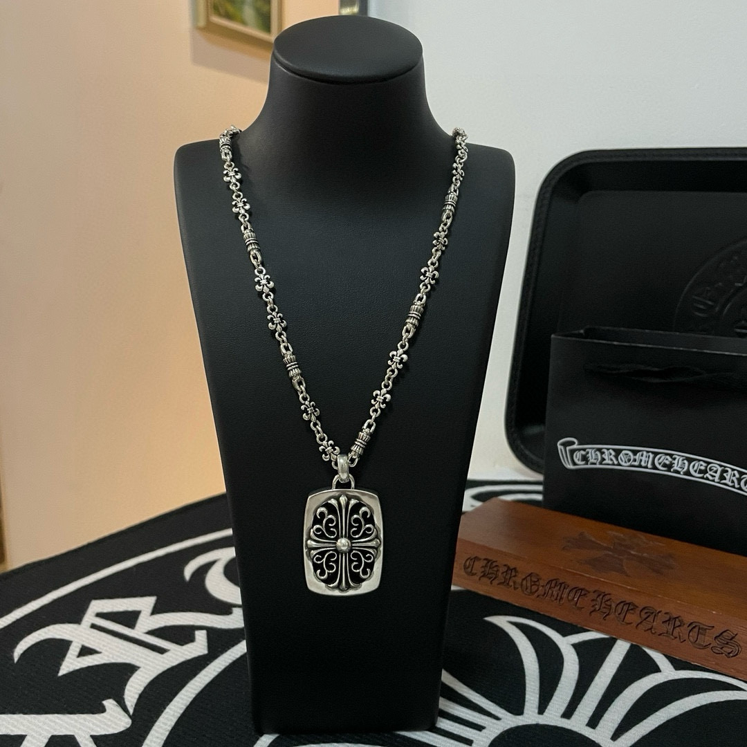  新款【专柜品质】Chrome Hearts克罗心 经典复古纽纹项链 十字花吊牌吊坠 凹凸造型不同的花纹