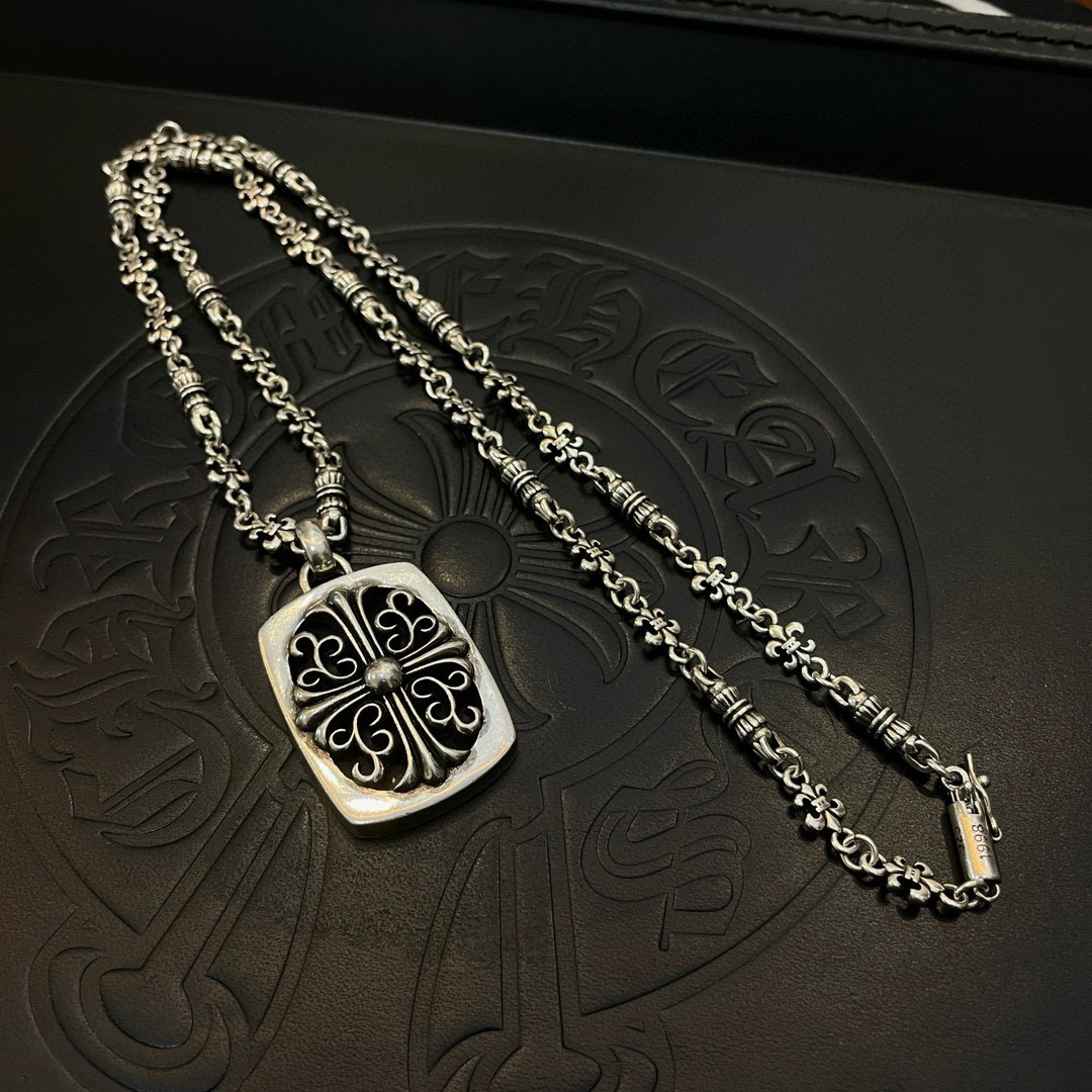  新款【专柜品质】Chrome Hearts克罗心 经典复古纽纹项链 十字花吊牌吊坠 凹凸造型不同的花纹