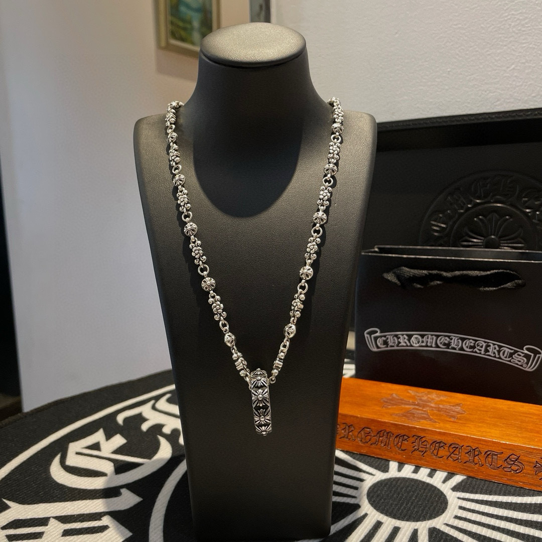  新款【专柜品质】Chrome Hearts克罗心 经典复古花球项链 方牌十字花吊坠 凹凸造型不同的花纹