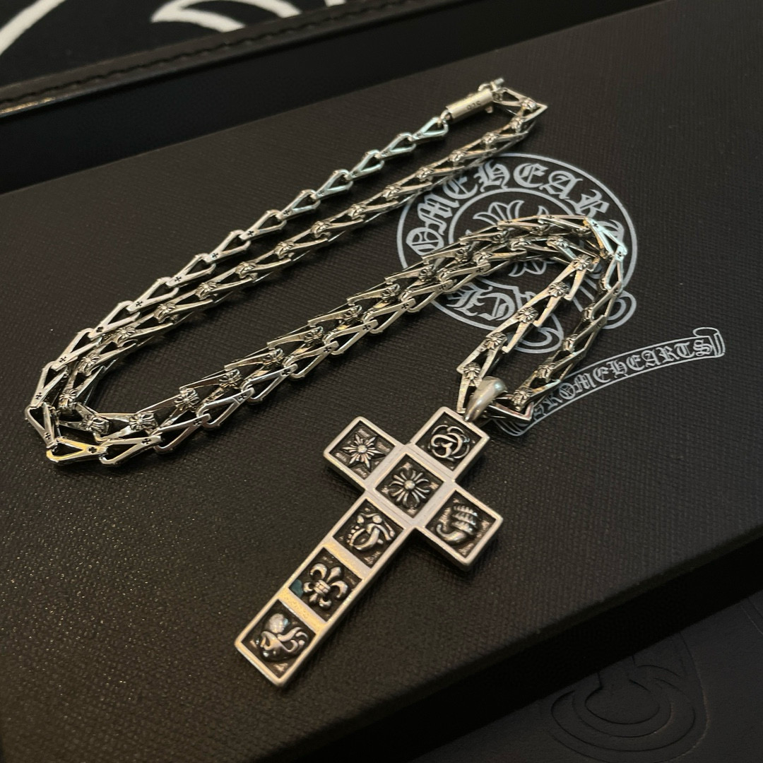  新款【专柜品质】Chrome Hearts克罗心 经典复古十字架项链 多元素十字架吊坠 凹凸造型不同的