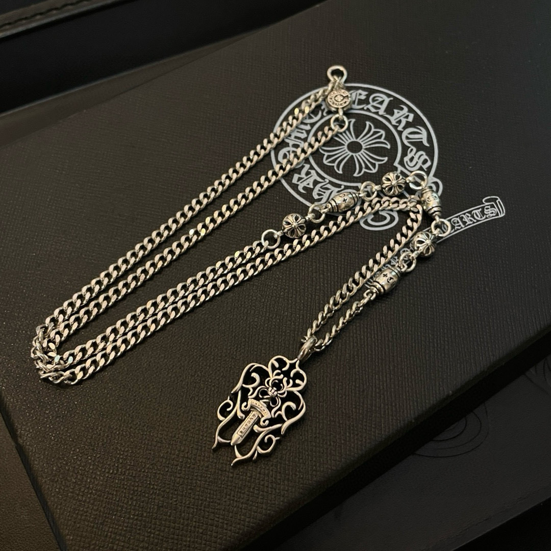   新款【专柜品质】Chrome Hearts克罗心 经典复古侧身项链 藤花宝剑吊坠 凹凸造型不同的花纹