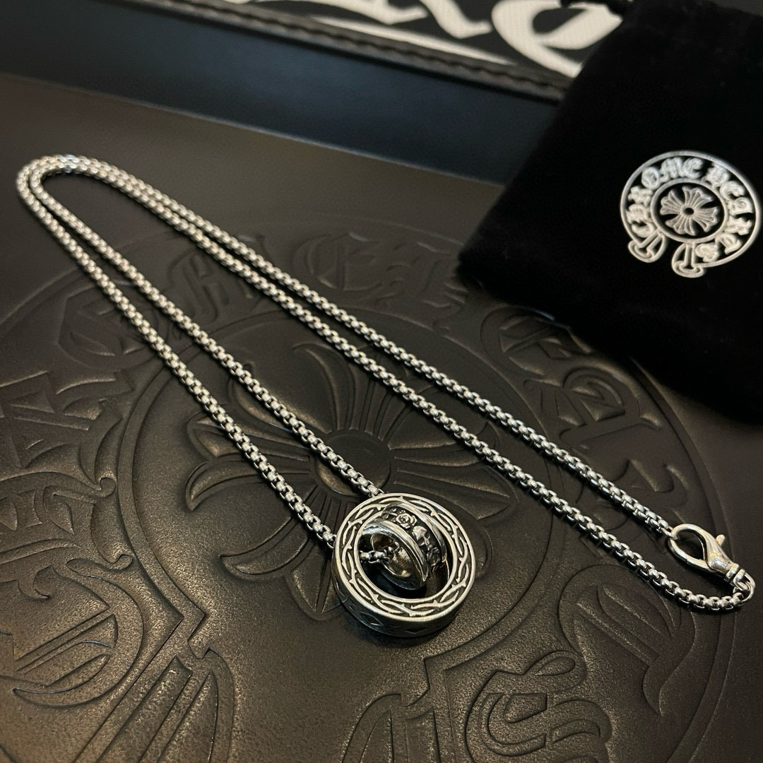 批  新款【专柜品质】Chrome Hearts克罗心 经典复古项链 双环吊坠 凹凸造型不同的花纹设计风