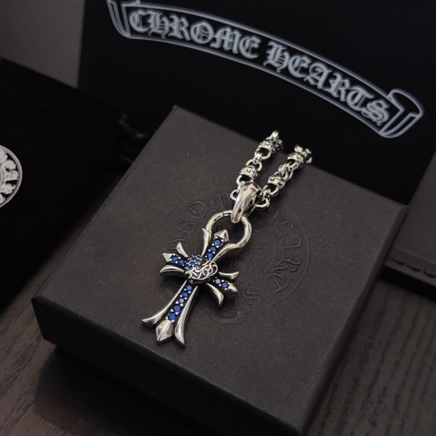    新款【专柜品质】Chrome Hearts克罗心十字花球项链 蓝钻藤花十字架吊坠，凹凸造型不同的花