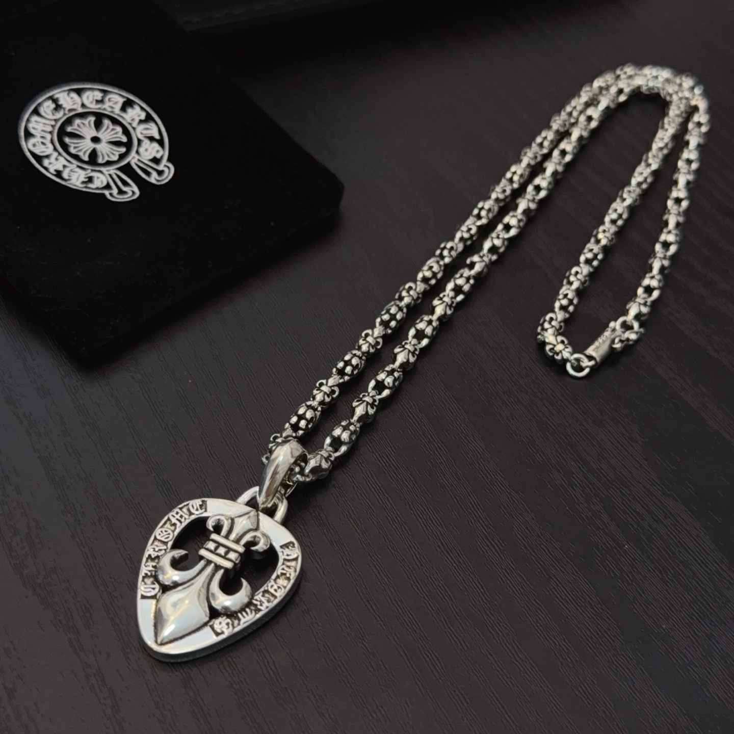    新款【专柜品质】Chrome Hearts克罗心经典复古童军花项链，心型童军花吊坠 凹凸造型不同的
