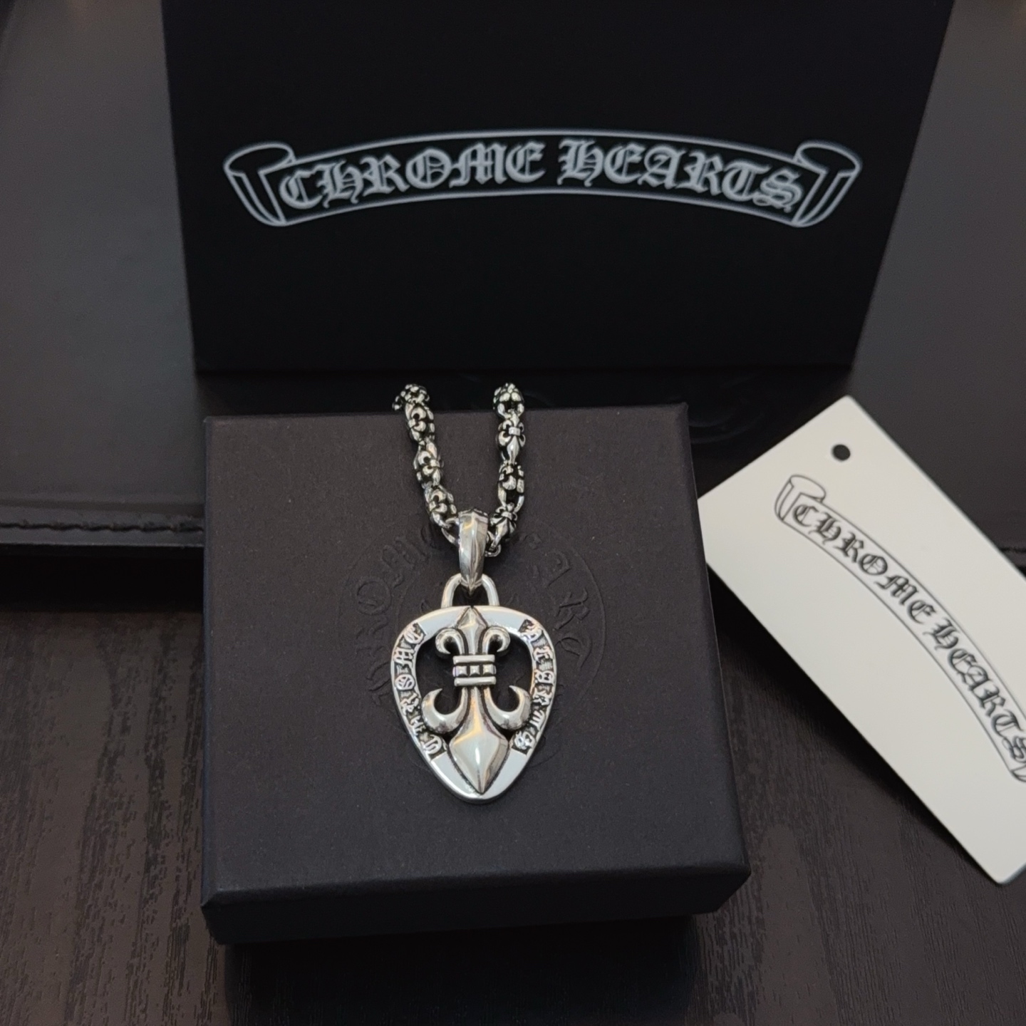    新款【专柜品质】Chrome Hearts克罗心经典复古童军花项链，心型童军花吊坠 凹凸造型不同的