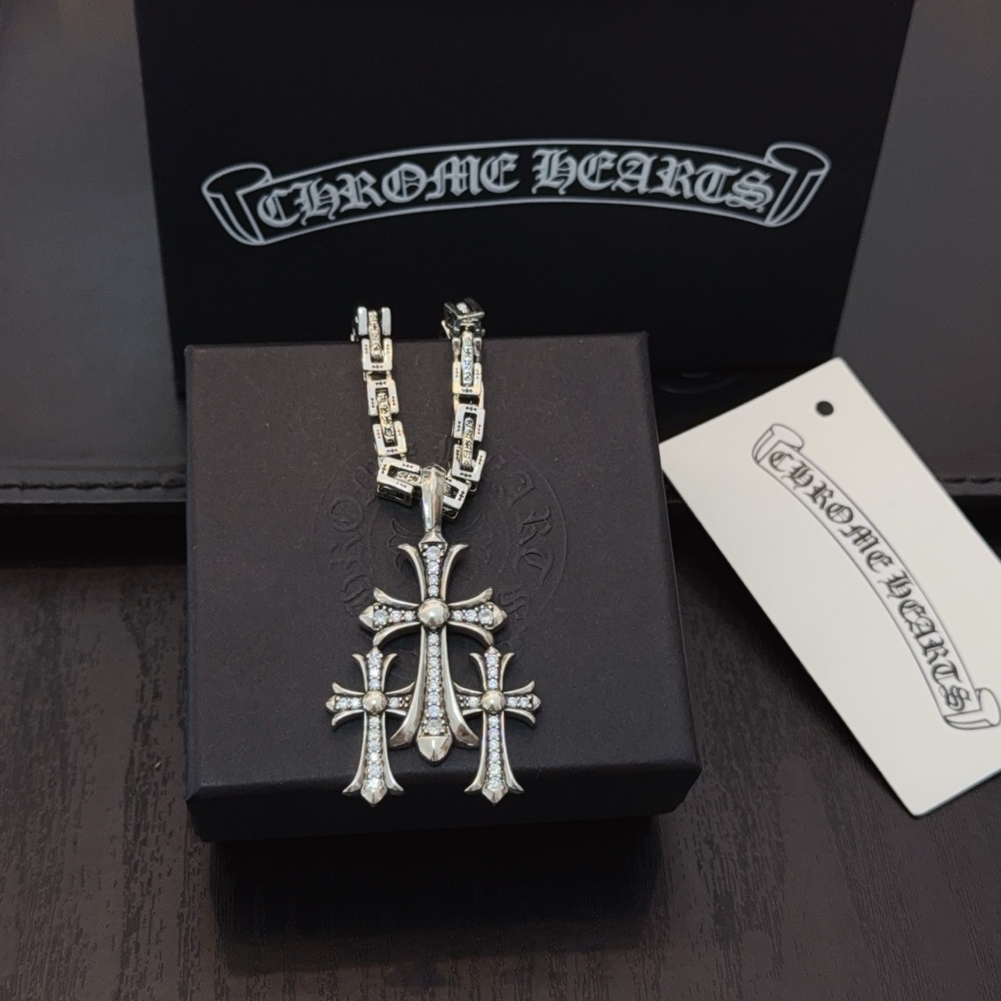  新款【专柜品质】Chrome Hearts克罗心经典复古项链，满钻三十十字架吊坠 凹凸造型不同的花纹设