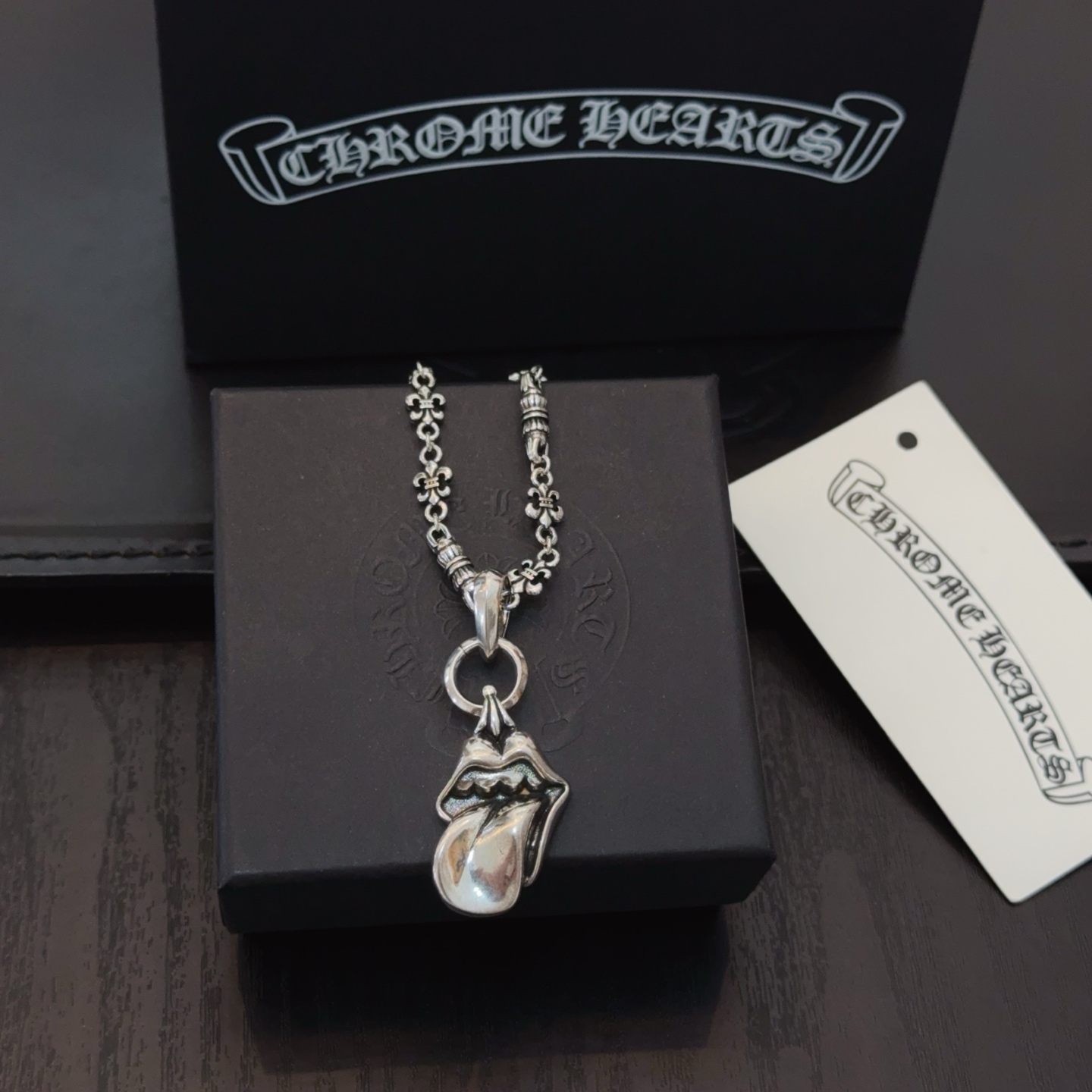     新款【专柜品质】Chrome Hearts克罗心经典复古童军花项链，大舌头吊坠 凹凸造型不同的花