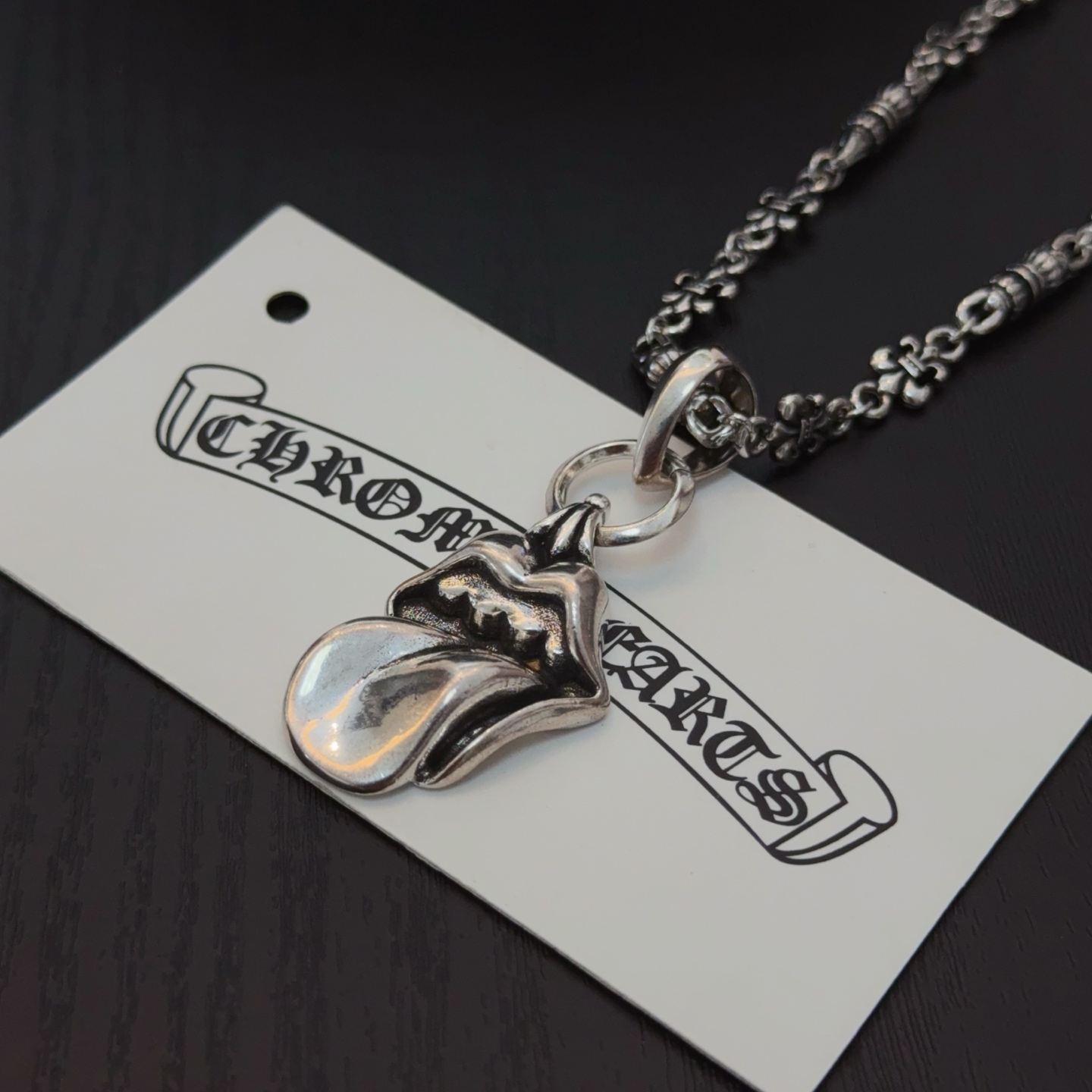     新款【专柜品质】Chrome Hearts克罗心经典复古童军花项链，大舌头吊坠 凹凸造型不同的花