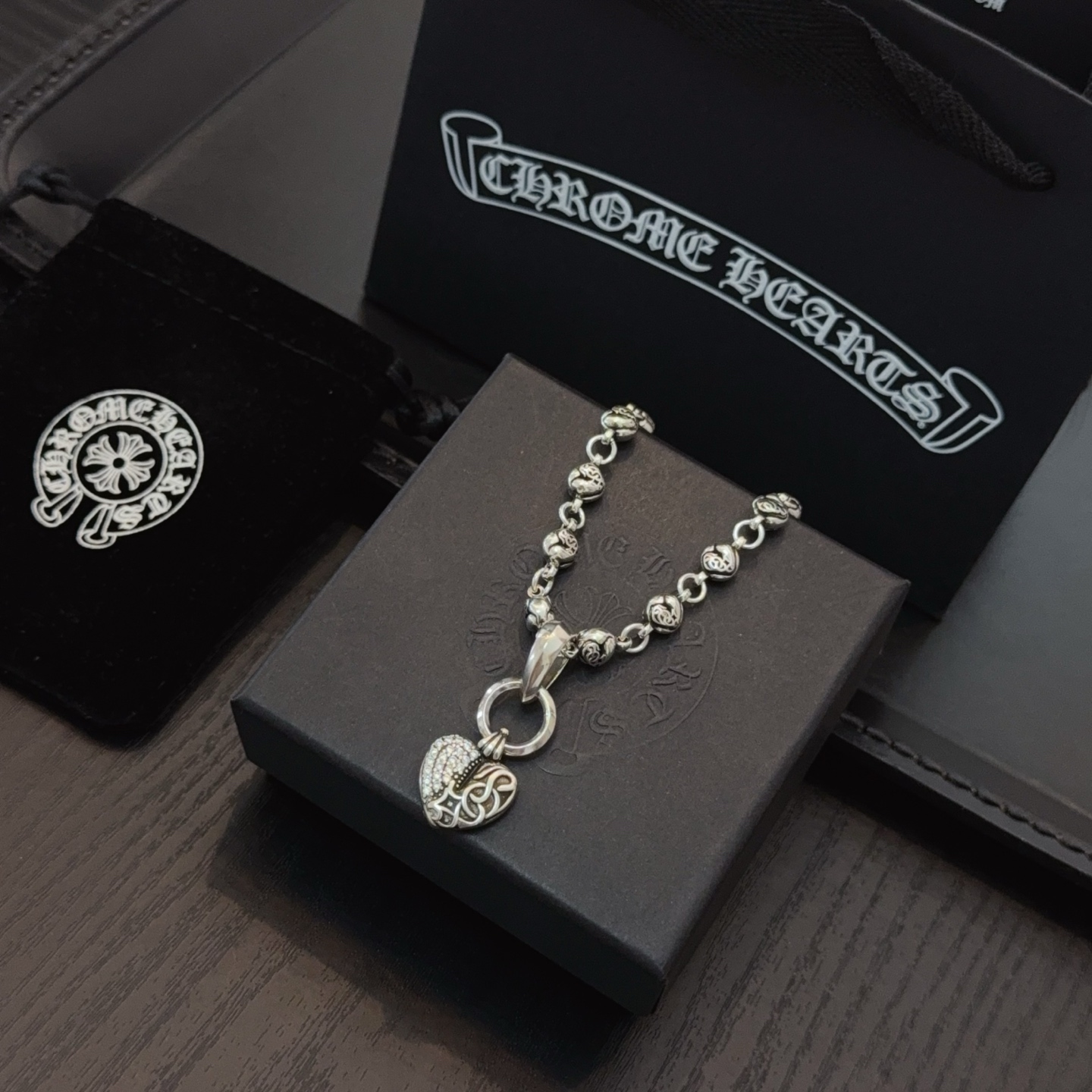  新款【专柜品质】Chrome Hearts克罗心经典复古藤花爱心项链，满钻藤花爱心吊坠 凹凸造型不同的