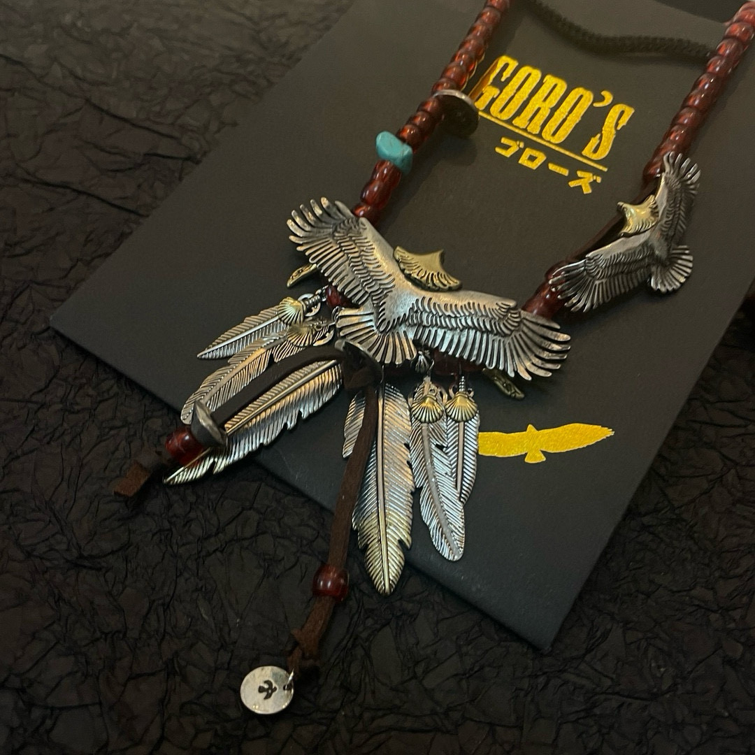 批💰195    【新品上架】Goro’s高桥吾郎老鹰羽毛吊坠，高桥经典琉璃珠项链，顶级版本，认准独家拍摄，主攻高端市场 ，快手/ins/小红书热门款，绝对区别普通版本！图片产品细节与ZP一致！原版制作工艺 精工品质 纯手工打造 ～正品开模💝潮流时尚必备 男女均可佩戴 情侣款同款 摇滚朋克泰银风格 复古元素 潮流百搭 官网同款❤️