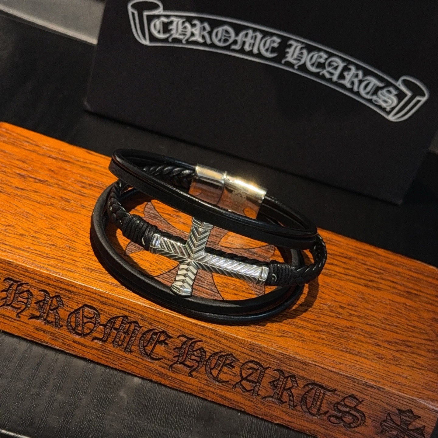  新款【专柜品质】Chrome Hearts克罗心皮绳手镯手绳，凹凸造型不同的花纹设计风格呈现出与众不同