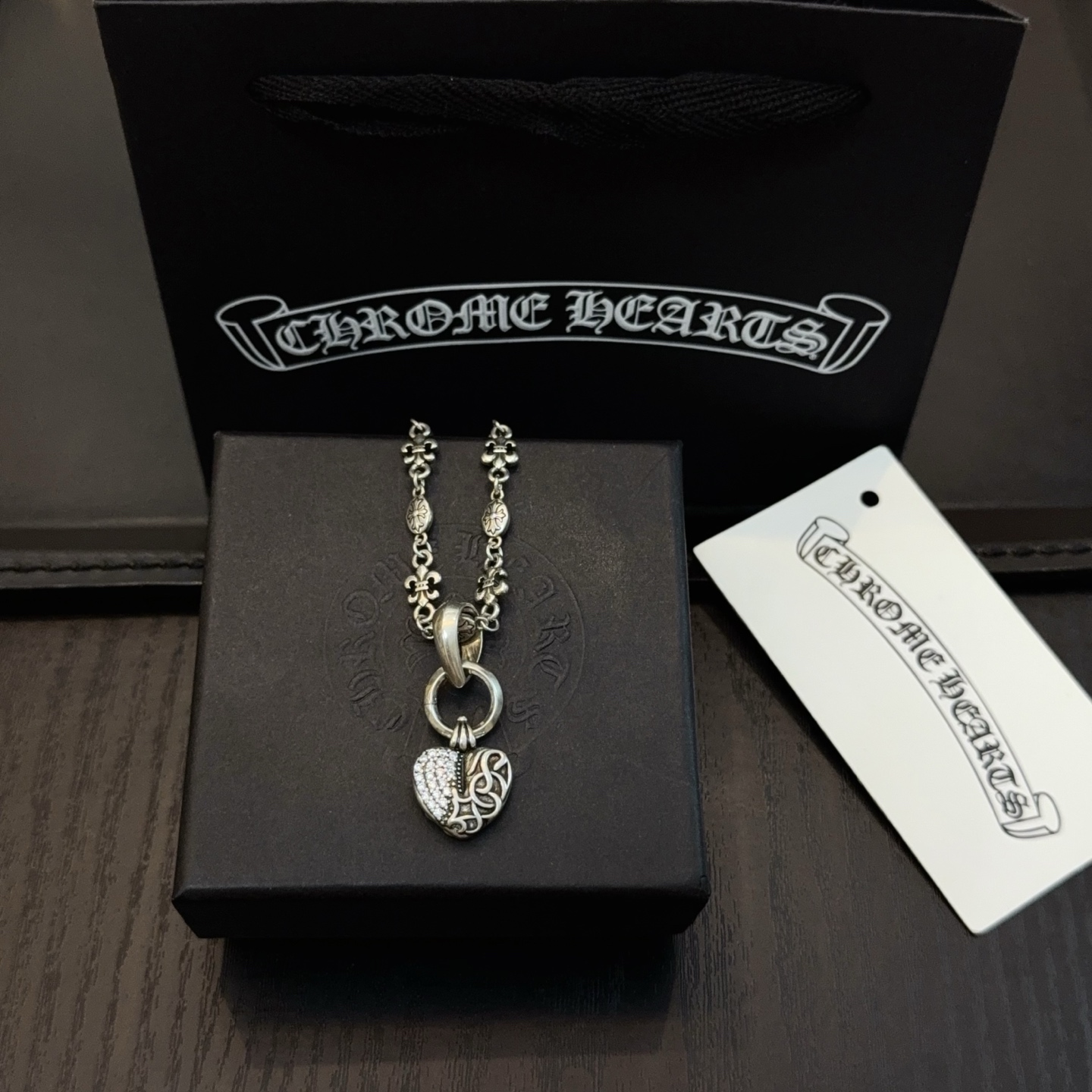  新款【专柜品质】Chrome Hearts克罗心经典复古花球项链，藤蔓爱心吊坠 凹凸造型不同的花纹设计