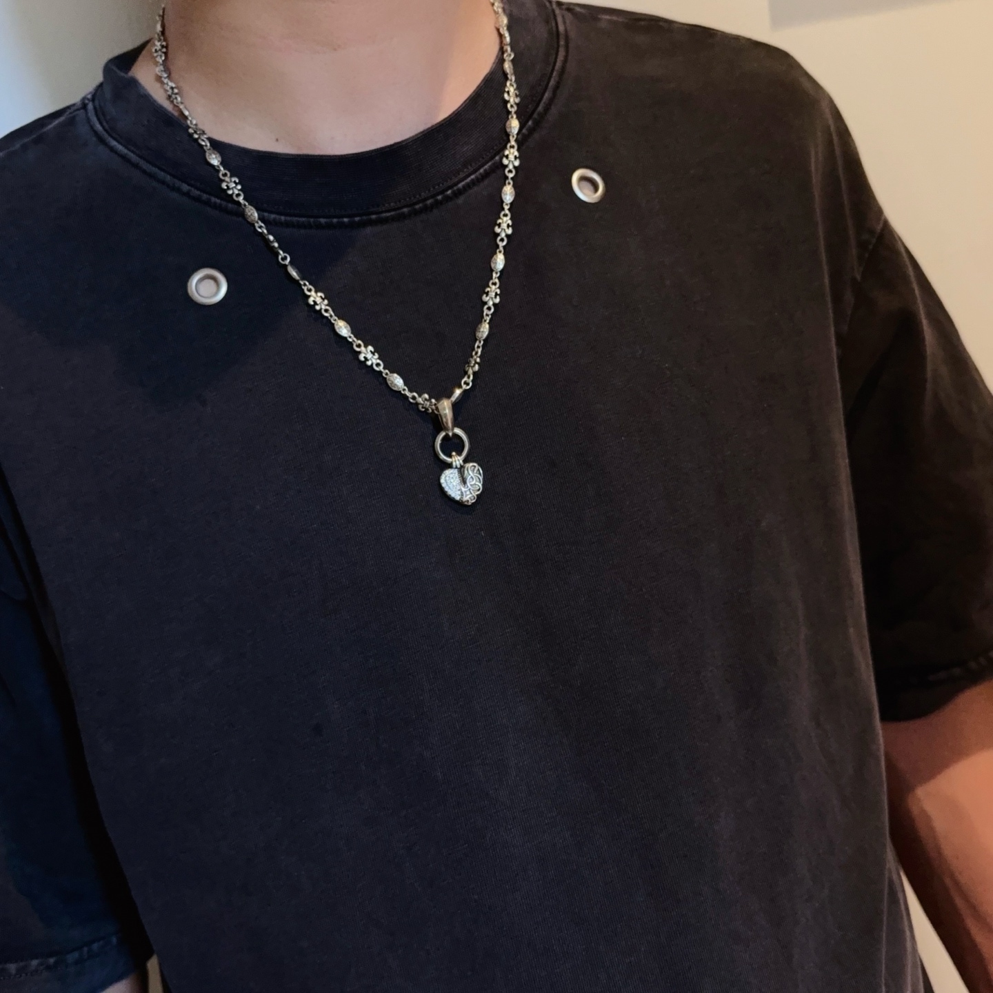  新款【专柜品质】Chrome Hearts克罗心经典复古花球项链，藤蔓爱心吊坠 凹凸造型不同的花纹设计