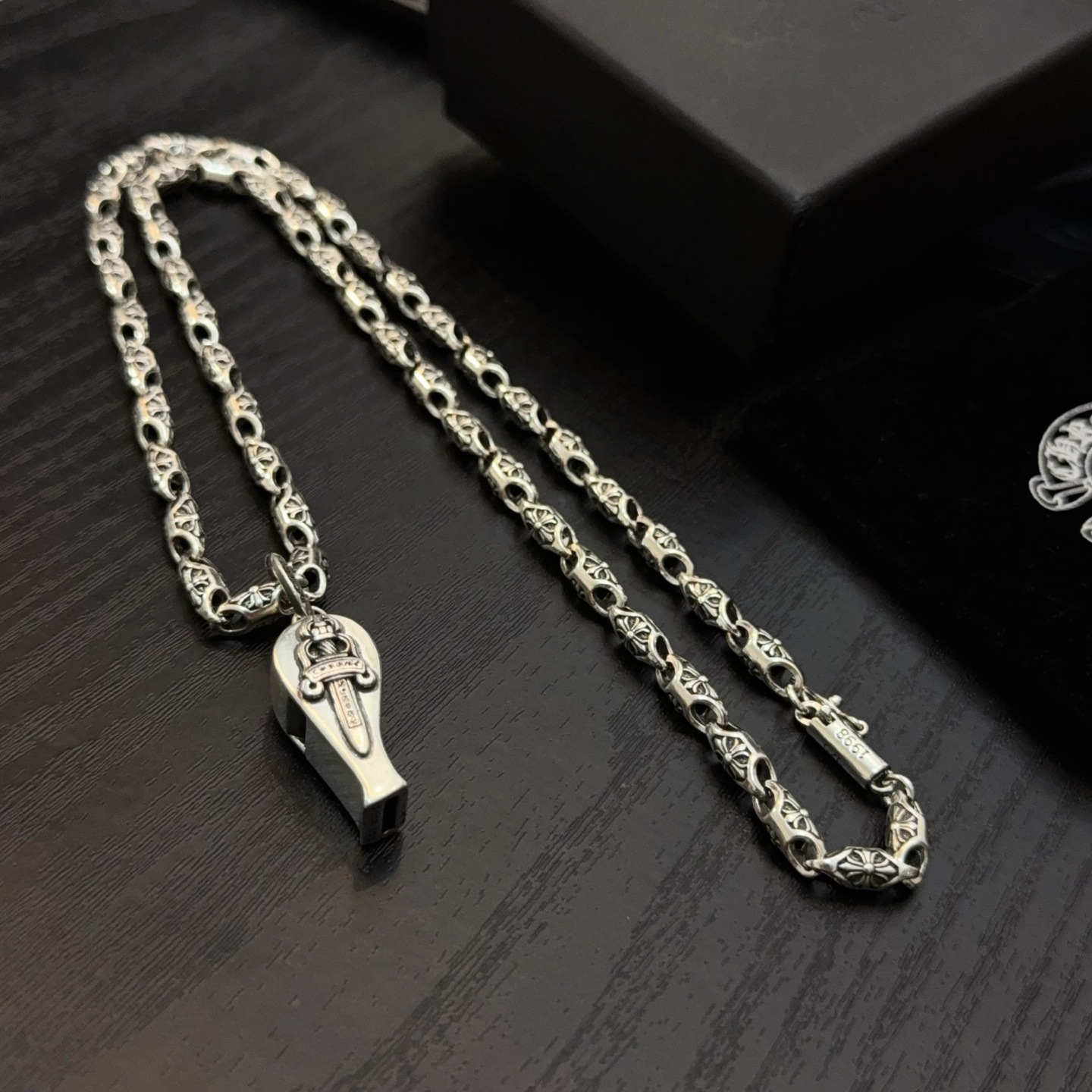 新款【专柜品质】Chrome Hearts克罗心经典复古十字架项链，宝剑哨子吊坠 凹凸造型不同的花纹设