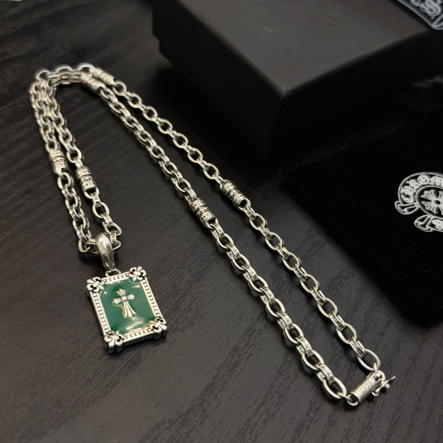  新款【专柜品质】Chrome Hearts克罗心经典复古十字架项链，方牌十字架吊坠 凹凸造型不同的花纹