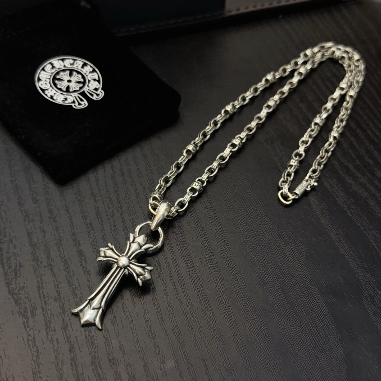  新款【专柜品质】Chrome Hearts克罗心经典复古花球项链，十字架吊坠 凹凸造型不同的花纹设计风