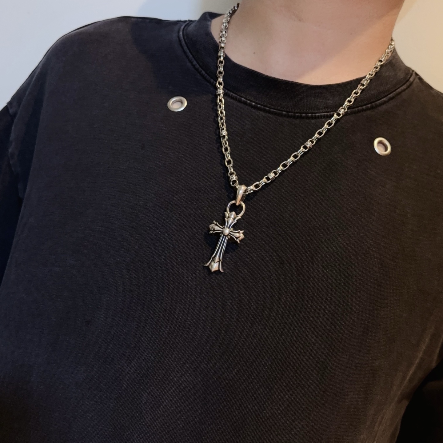  新款【专柜品质】Chrome Hearts克罗心经典复古花球项链，十字架吊坠 凹凸造型不同的花纹设计风