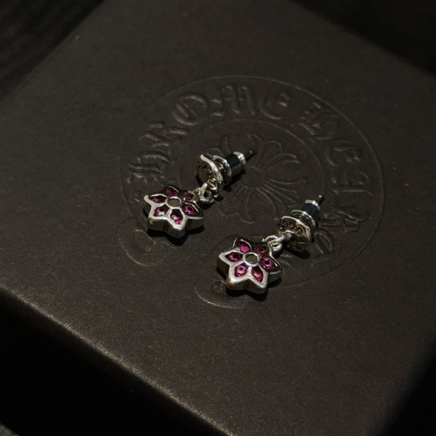  新款  【专柜品质】Chrome Hearts ❤️  克罗心粉钻耳钉   进口电镀工艺 精工  ～正