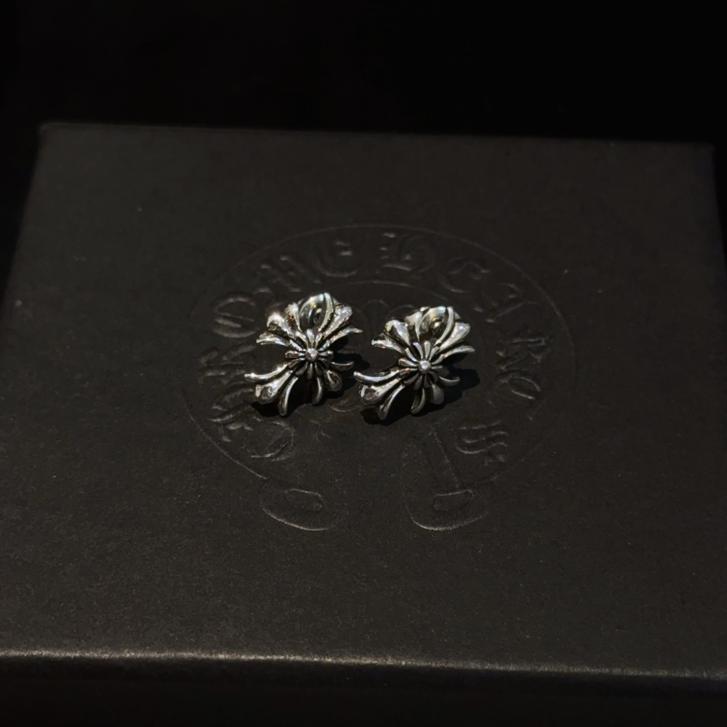  新款  【专柜品质】Chrome Hearts ❤️  克罗心十字架耳钉   进口电镀工艺 精工  ～
