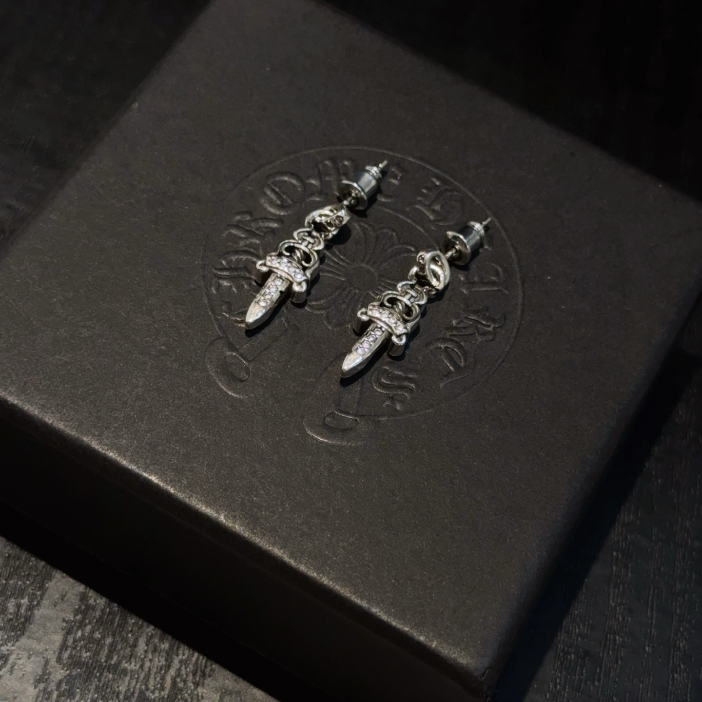  新款  【专柜品质】Chrome Hearts ❤️  克罗心宝剑镶钻耳钉   进口电镀工艺 精工  