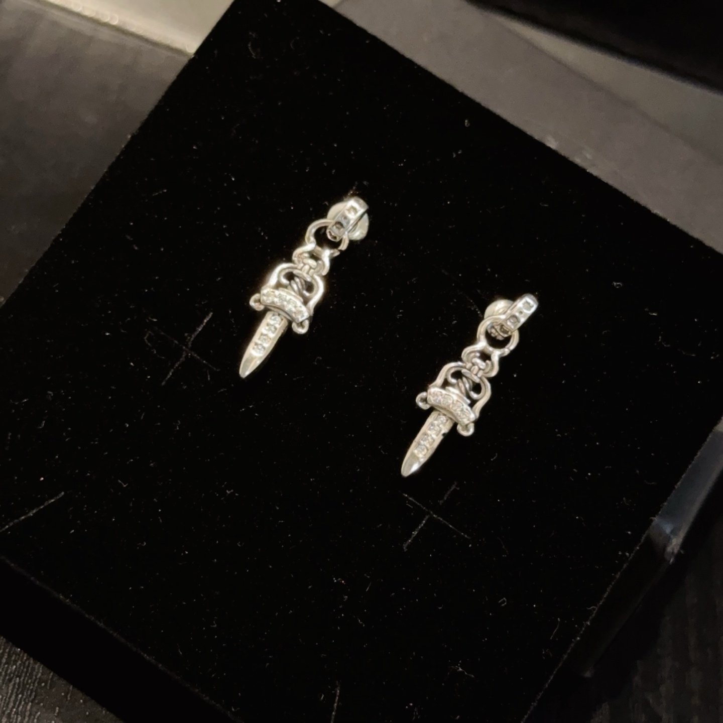  新款  【专柜品质】Chrome Hearts ❤️  克罗心宝剑镶钻耳钉   进口电镀工艺 精工  