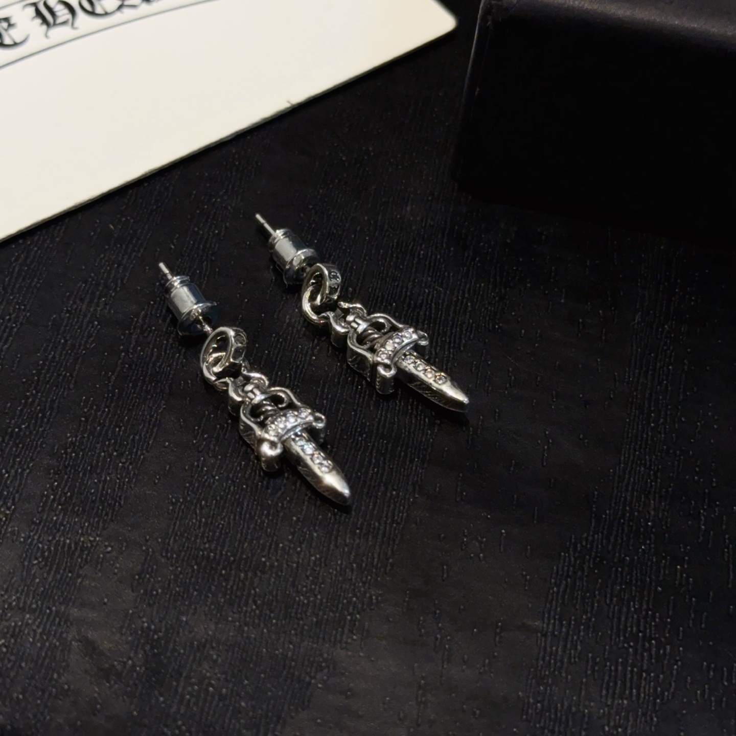  新款  【专柜品质】Chrome Hearts ❤️  克罗心宝剑镶钻耳钉   进口电镀工艺 精工  