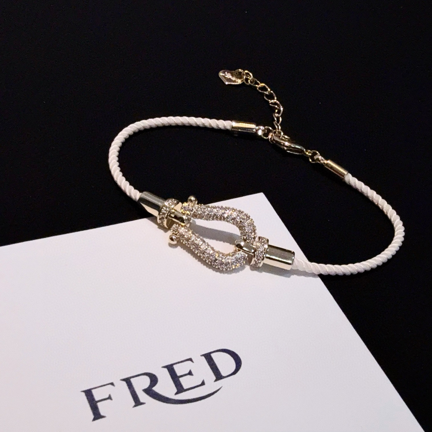 NO:381036,Popular Feredman Diamond Horseshoe Buckle Bracelet, classic and versatile, Internet celebrity expert, a must-have item for fashion, fashionable and exquisite, 11 pairs of customized versions, thickened electroplating 18k technology, different from the ordinary version on the market, the effect of getting used is very versatile!  !  , jewelry boutique, bracelet, bracelet19860909火爆 费雷德满钻马蹄扣手镯手链,经典百搭,网红达人 时尚一族备必单品,时尚精致,11对版定制,加厚电镀18k工艺,区别市面上普通版本上手效果非常百搭！！,饰品精品,bracelet,bracelet,Jewelry