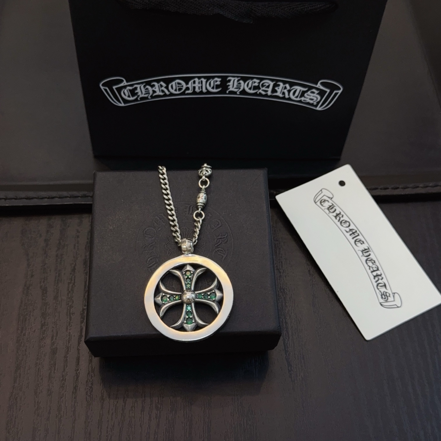  新款【专柜品质】Chrome Hearts克罗心十字花球项链 圆环绿钻十字架吊坠，凹凸造型不同的花纹设