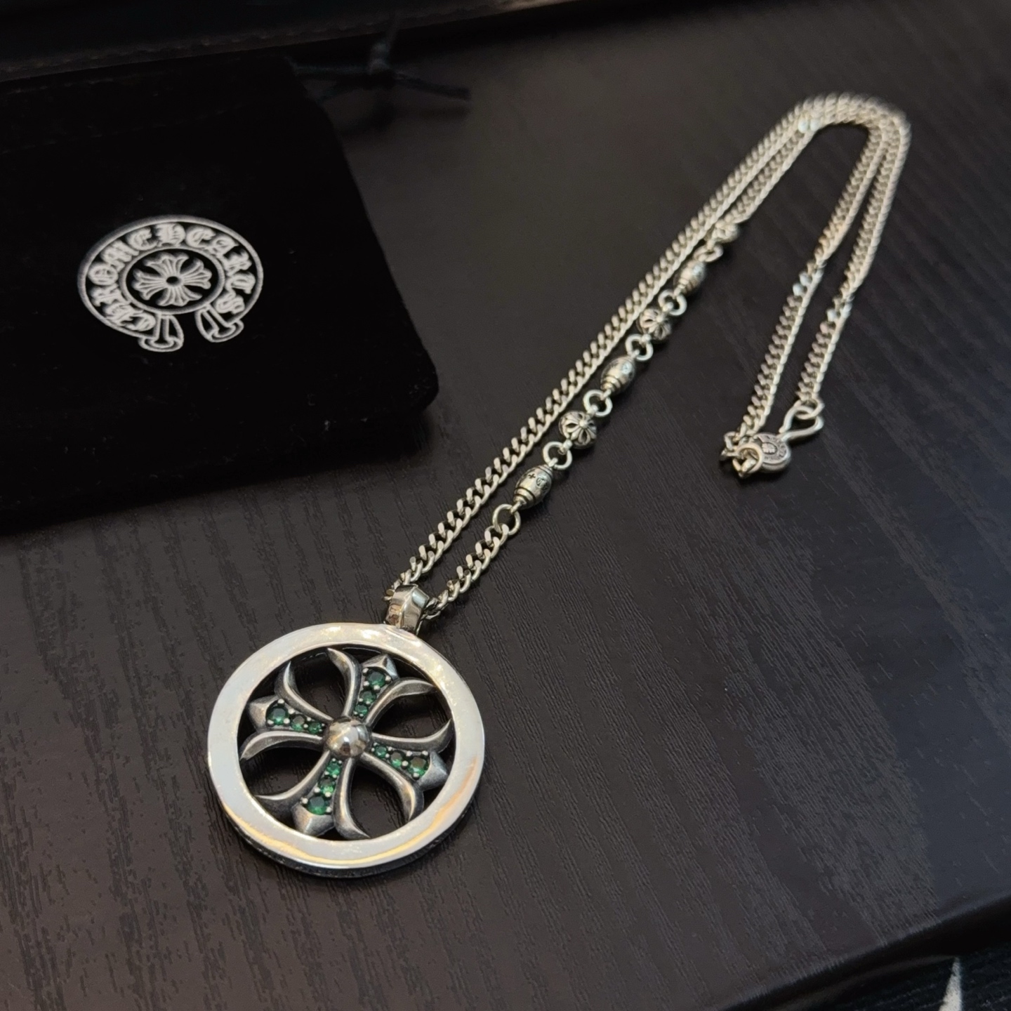 新款【专柜品质】Chrome Hearts克罗心十字花球项链 圆环绿钻十字架吊坠，凹凸造型不同的花纹设